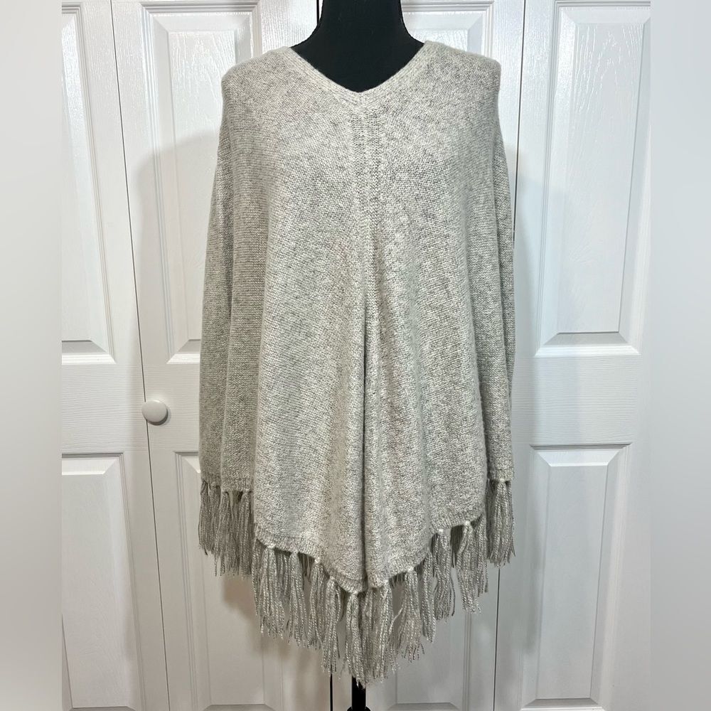 ❄️Banana Republic Pullover Poncho Cape‎